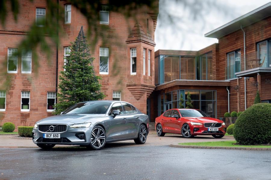  Volvo S60 T5 R-Design 2019 года  (UK) (фото 30 из 40)